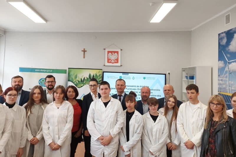 Ogniwa fotowoltaiczne w pracowni OZE w Szczecinku