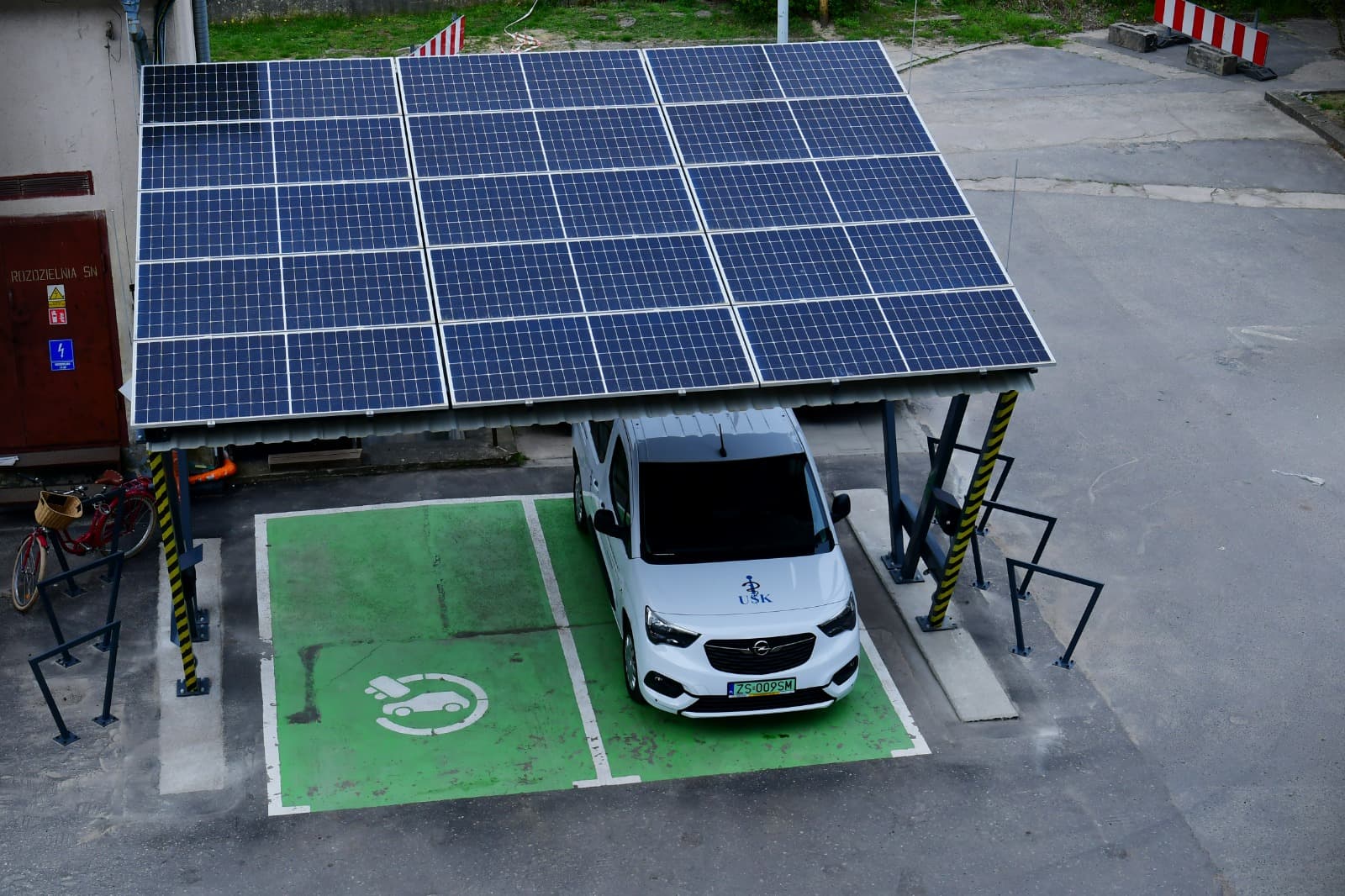 Samodzielny Publiczny Szpital Kliniczny nr 1 PUM zainwestował w elektromobilność